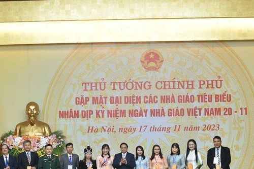 'Thành công của giáo dục không phải là nhồi kiến thức cho đầy'