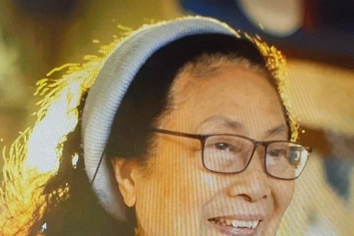 Nữ họa sĩ 80 tuổi vẫn cầm cọ