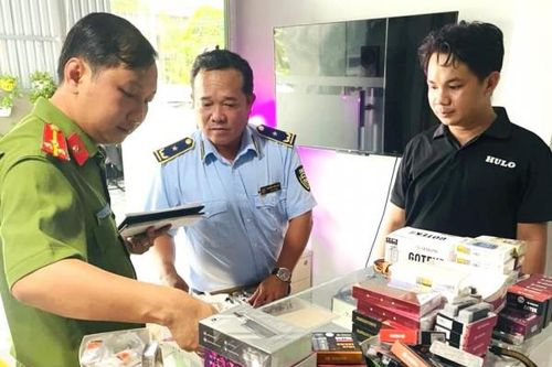 Thu giữ gần 1.200 sản phẩm thuốc lá điện tử không rõ nguồn gốc
