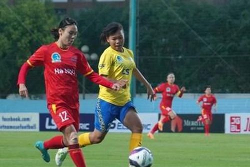 Mùa bóng đá nữ sôi động
