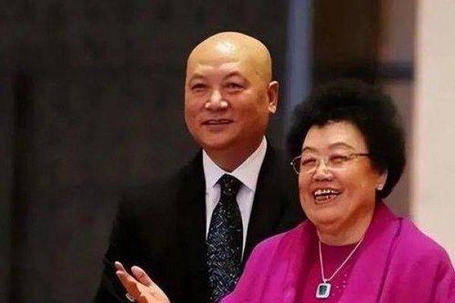 Cuộc sống của 'Đường Tăng' Trì Trọng Thụy bên vợ lớn tuổi với tài sản gần 200.000 tỷ