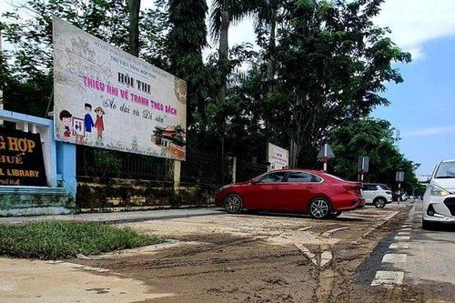 Dọn dẹp sau lũ ở Huế: Nhiều tuyến phố trong cảnh 'cha chung chờ… người khóc'