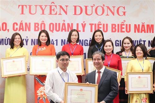 Đồng hành để Nhà giáo giữ lửa nghề
