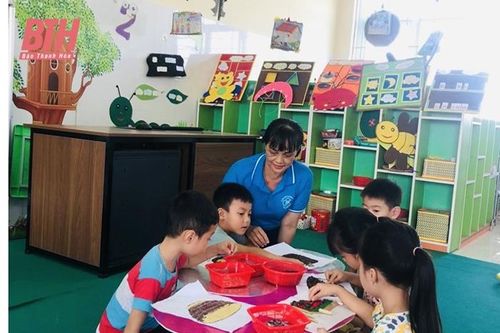 Những người 'lái đò' trên 'dòng sông tri thức'