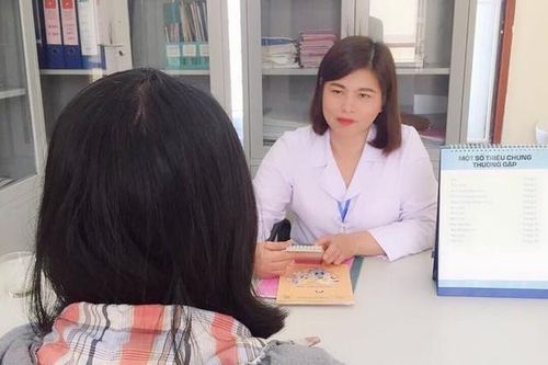 Nữ bác sĩ luôn hết lòng với người nhiễm HIV/AIDS