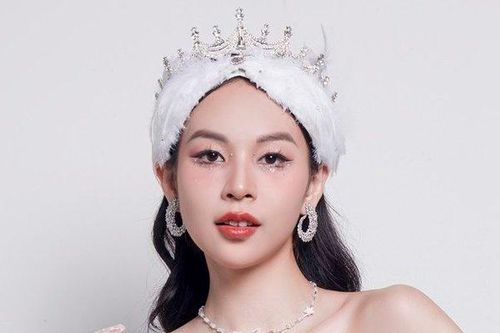 Phí Phương Anh 'vịt hóa thiên nga' trong MV Dancing Queen
