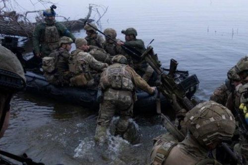 Ukraine mạo hiểm vượt sông Dnipro thành công: Chuyện gì xảy ra tiếp theo?