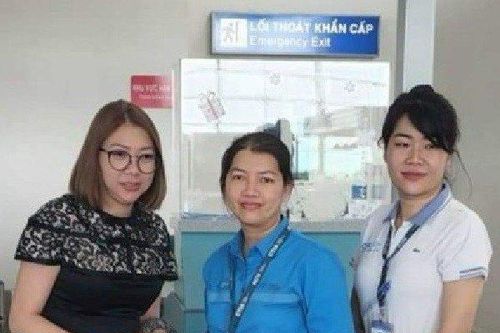 Nhân viên vệ sinh sân bay trả lại viên kim cương nửa tỷ đồng cho khách