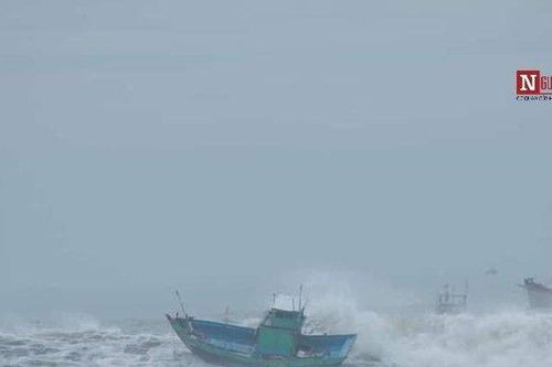 Tàu cá Bình Thuận bị tàu vận tải đâm chìm, một ngư dân đang mất tích
