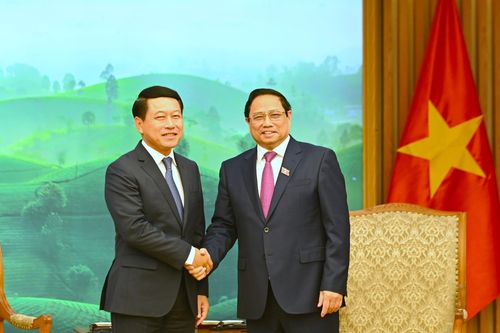 Việt Nam luôn dành ưu tiên cao nhất cho mối quan hệ đặc biệt với Lào
