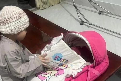 Phú Yên: Xót xa bé sơ sinh bị bỏ rơi ở cổng chùa cùng lá thư xin cứu giúp