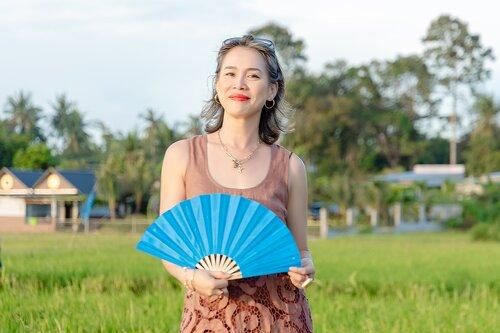 Ngắm nông trại bên Mỹ của hoa hậu Việt vừa gây sốt khi tái xuất, trổ tài catwalk giữa đồng lúa