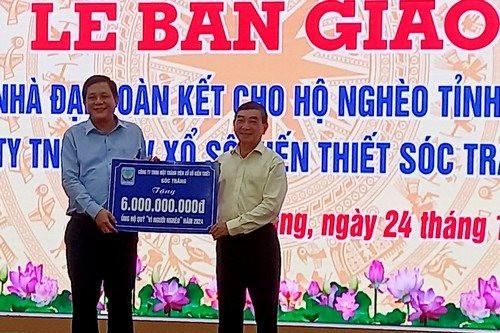 Tặng 120 căn nhà cho hộ nghèo