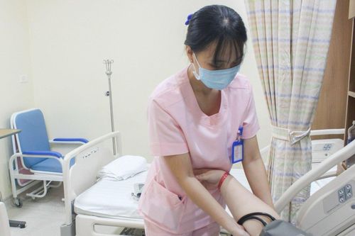 Bóc tách thành công khối u buồng trứng có kích thước lớn cho cô gái 'siêu béo phì'