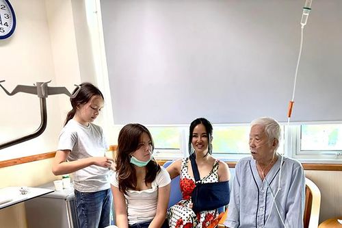 'Bống' Hồng Nhung kể khoảng thời gian chấn thương ở tay, vừa chăm bố nhập viện