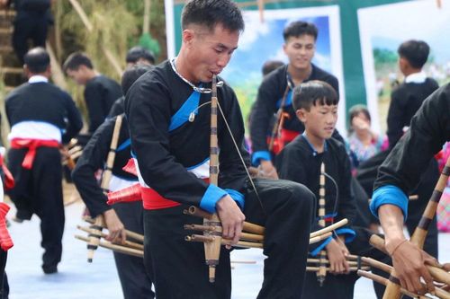 Yên Bái: Lên Mù Cang Chải dự Festival Khèn Mông và ngắm hoa tớ dày