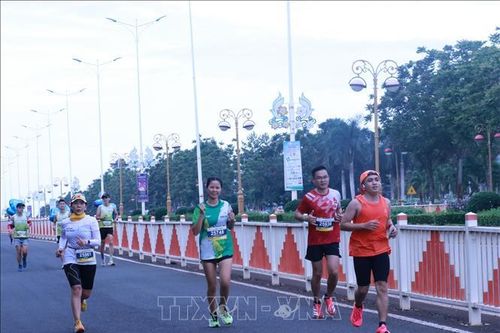 Gần 5.000 vận động viên tham gia giải Bình Phước marathon 'Đường chạy của những nhà vô địch'