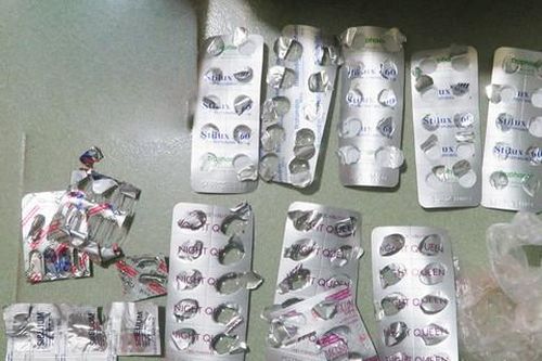 Bắt giữ người chồng cho cả nhà uống thuốc ngủ tự vẫn