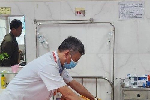 Người phụ nữ bị gãy cột sống, đứt tủy sống sau khi té xuống giếng