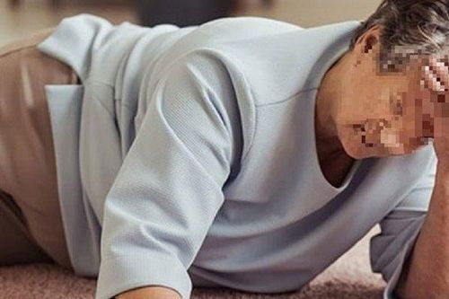 Đi tái khám muộn 2 ngày, người đàn ông bỗng 'đổ ngục' trước mặt bác sĩ