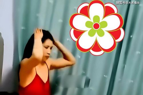 Mở cửa bước vào, người đàn ông sốc khi thấy vợ dẫn tình trẻ về nhà