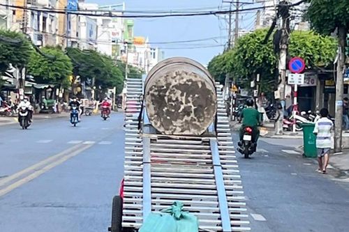 Hiểm họa từ xe chở hàng hóa cồng kềnh