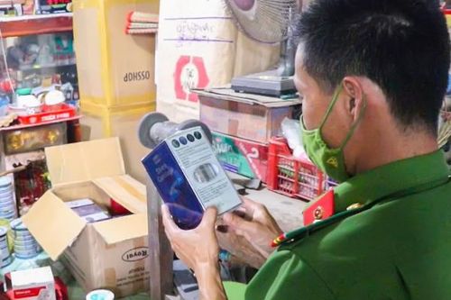 Đằng sau những món hàng trúng thưởng