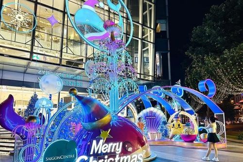 TP.HCM: Teen tưng bừng 'flex' loạt địa điểm vui Giáng sinh lung linh không tốn xèng