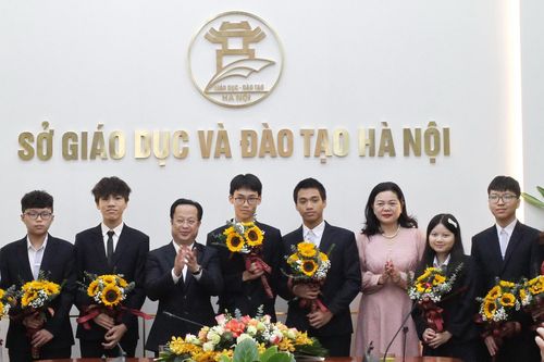 Hà Nội gặp mặt đội tuyển dự thi Olympic khoa học trẻ quốc tế