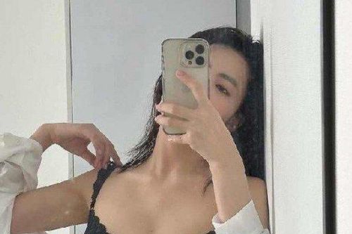 Minh Trang chuộng phong cách mặc khoe vẻ đẹp năng động