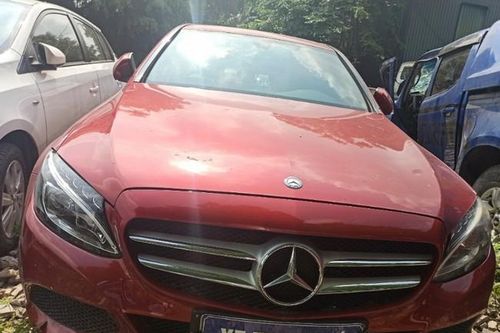 Ngân hàng thanh lý loạt ô tô giá rẻ 'giật mình': Có cả Mercedes, BMW, có xe rẻ ngang Honda Vision