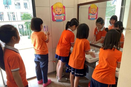 Xây dựng cho học sinh thói quen rửa tay bằng xà phòng