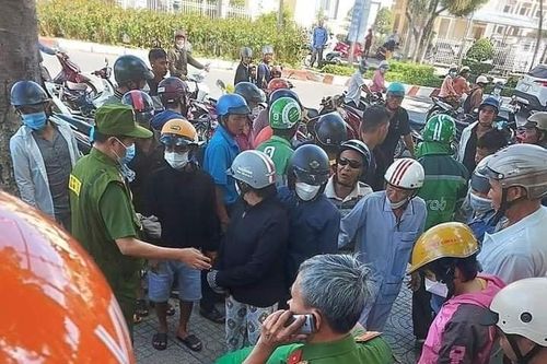 Tranh giành khách ở công viên, nam tài xế xe ôm công nghệ bị đâm tử vong