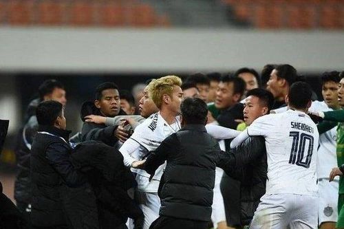 Báo Trung Quốc: 'Theerathon hăng hái đánh nhau trong vụ hỗn chiến'