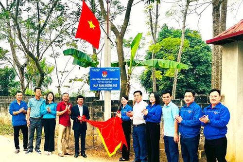 Sơn Dương khánh thành công trình thanh niên 'thắp sáng đường quê'