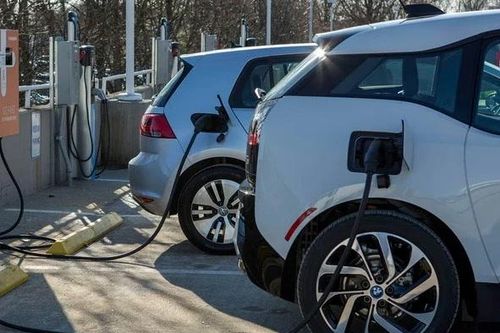 Hãng xe BMW và Mercedes-Benz xây dựng mạng lưới sạc nhanh ở Trung Quốc