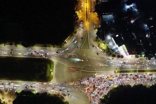 Toàn cảnh nút giao không đèn đỏ đầu tiên ở Thủ đô sau 1 năm thí điểm
