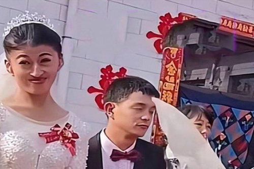 Cô dâu bị chê giống đàn ông, chú rể nói 1 câu khiến tất cả mọi người im lặng