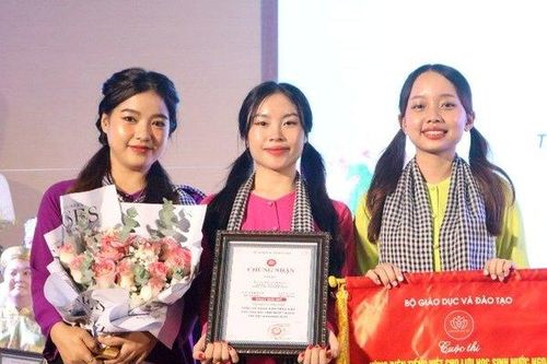 Trao giải cuộc thi Hùng biện tiếng Việt cho lưu học sinh nước ngoài