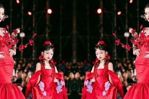 Mẫu nhí Suri Tuệ Nhi như công chúa bên Á hậu Bùi Khánh Linh