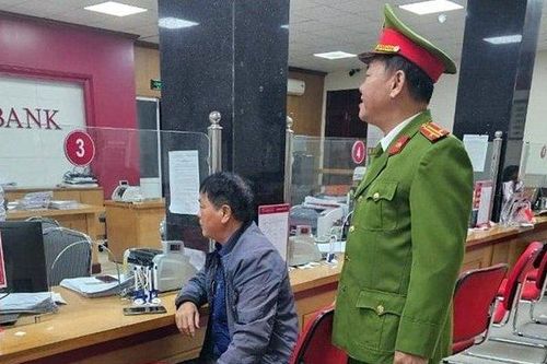 Nhân viên ngân hàng giúp khách hàng thoát 'bẫy lừa' hơn 120 triệu đồng