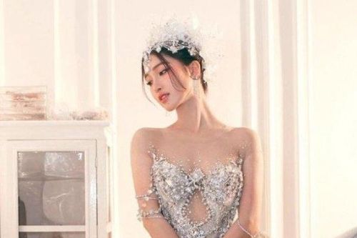'Tiên nữ Thanh Hóa' lên tìm kiếm tại Trung Quốc, da trắng nõn eo tí hon mặc gì cũng đẹp
