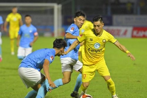 Bỏ lỡ nhiều cơ hội, Khánh Hòa FC thua 0-2 trước Đông Á Thanh Hóa