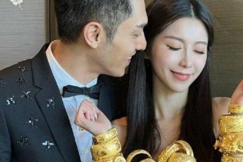 Đám cưới của sao 'Lan Quế Phường' gây sốt với 18 vòng vàng trĩu cổ