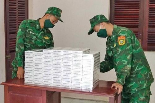 An Giang: Bắt giữ 2 đối tượng buôn lậu thuốc lá và đường cát qua biên giới