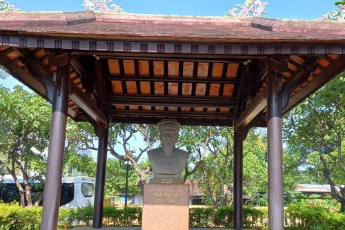 Chia tay tại Bến Hà Thân