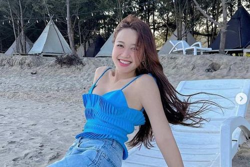 Đi biển giữa mùa đông, gái xinh Quảng Bình có nụ cười tỏa nắng