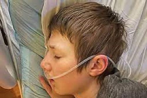 Người mẹ chia sẻ triệu chứng đáng sợ khi con trai bị 'viêm phổi trắng'
