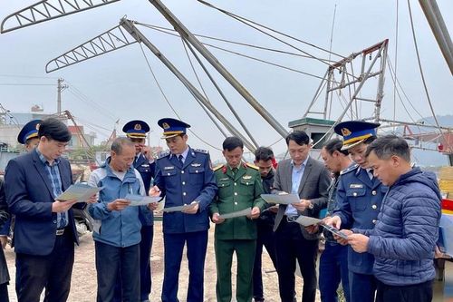 Cảnh sát biển đồng hành với ngư dân
