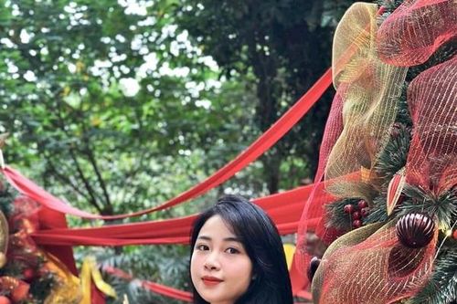 Vợ Phan Văn Đức khoe nhan sắc mặn mà trong ảnh Giáng sinh mới